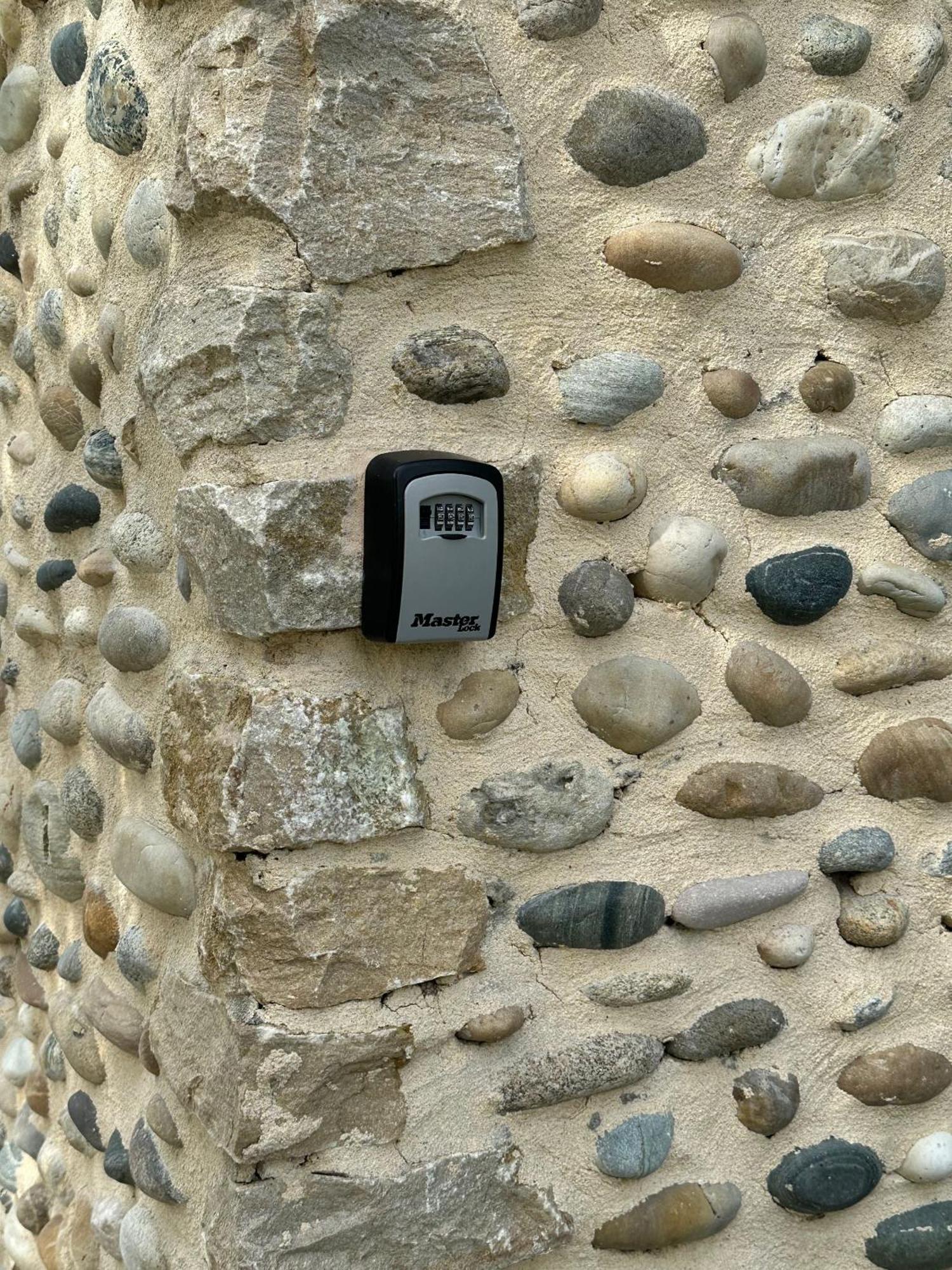 Maisonnette Independante Au Calme Dans Un Grand Jardin Châteauneuf-du-Rhône Exterior foto