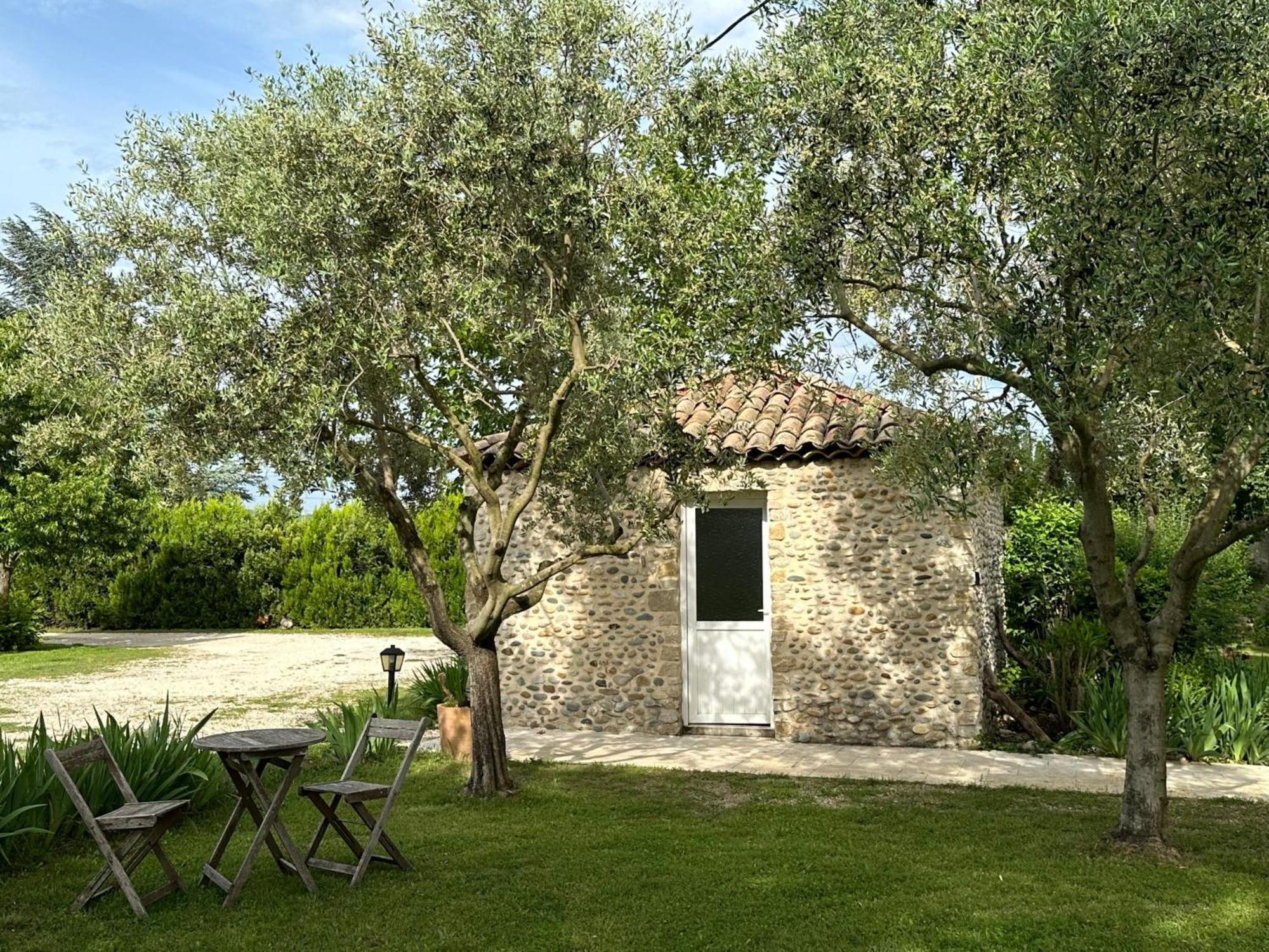 Maisonnette Independante Au Calme Dans Un Grand Jardin Châteauneuf-du-Rhône Exterior foto